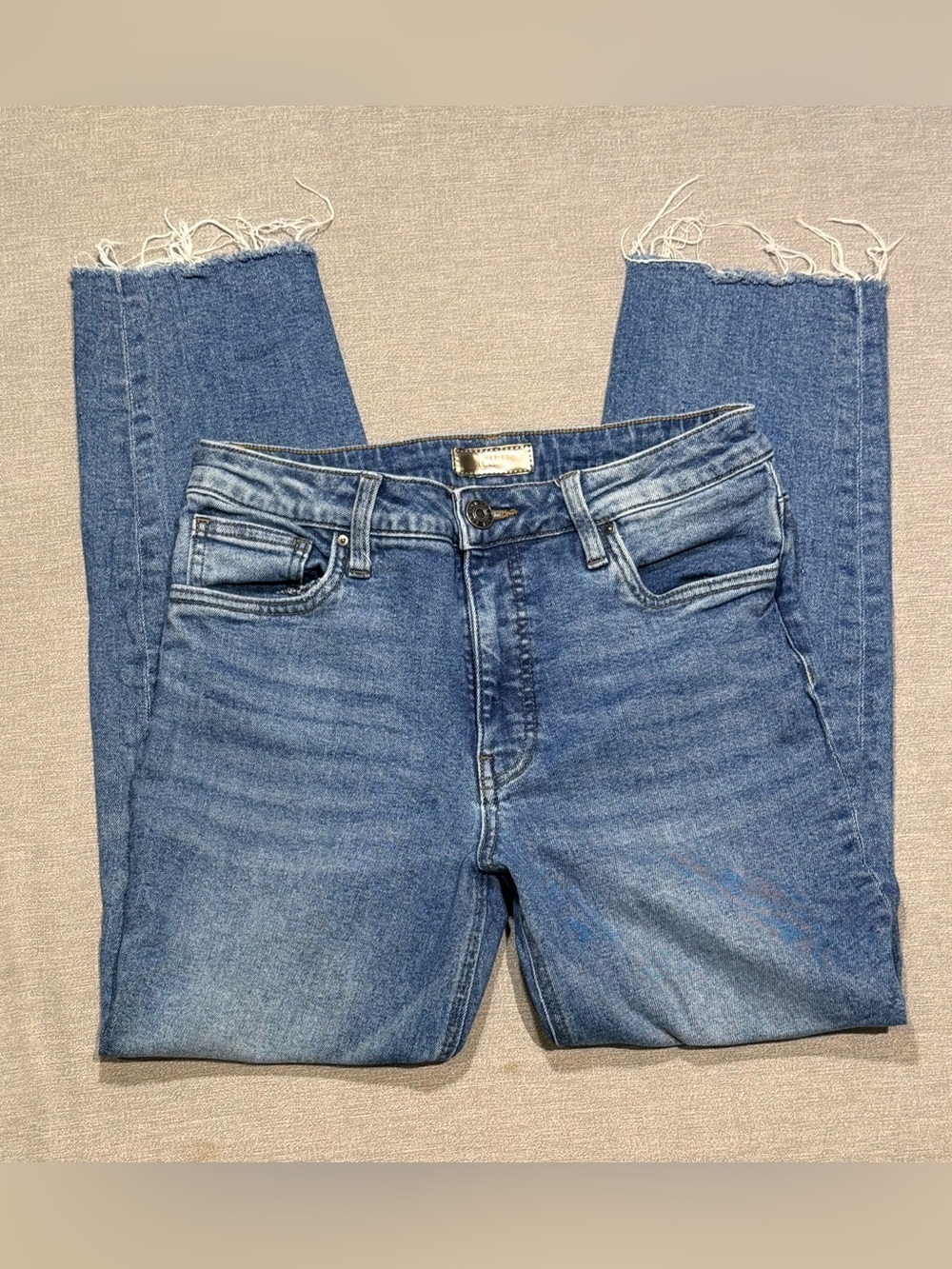 Kut from the Kloth Medium Blue Frayed Hem Ankle Jeans
